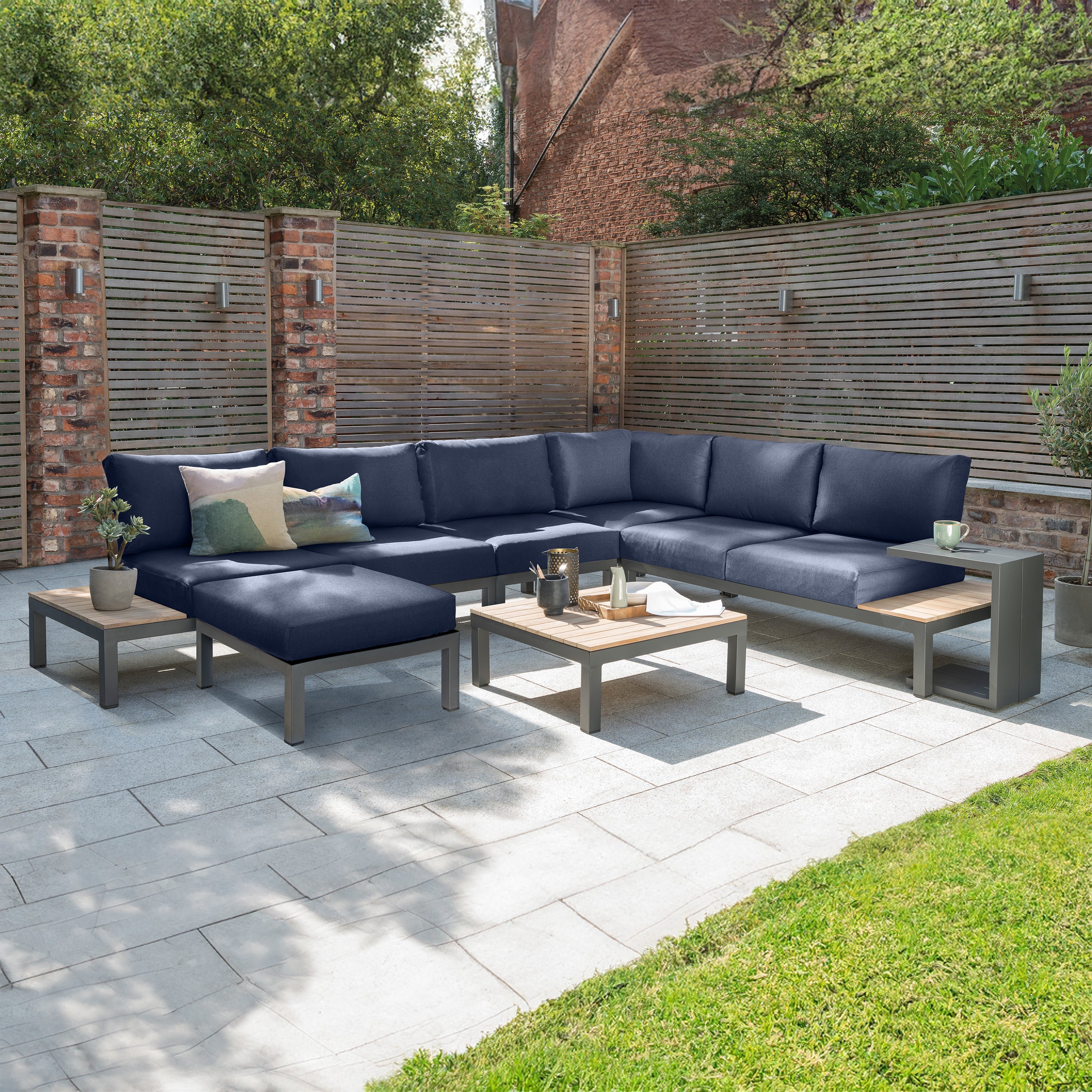 Lifestyle image of the Elba Corner 7-Piece Modular Set