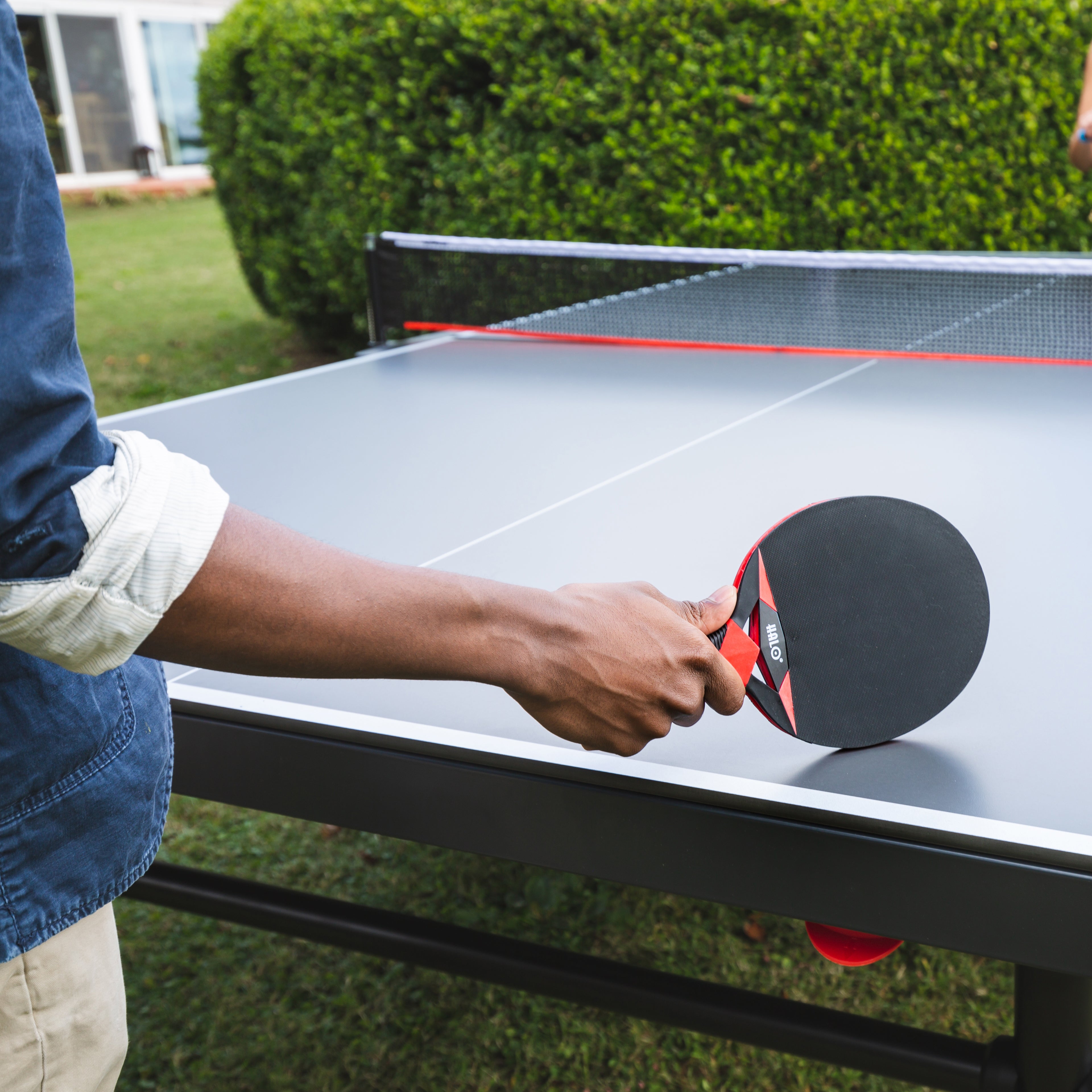 Person playing with the red KETTLER Halo racket